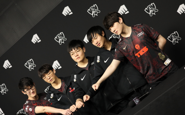 俱乐部的传 俱乐部的传